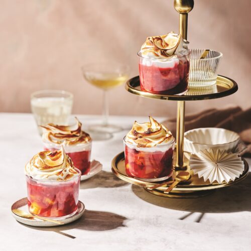 Peach and raspberry meringue pots