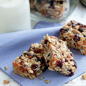 Apricot and goji berry bars