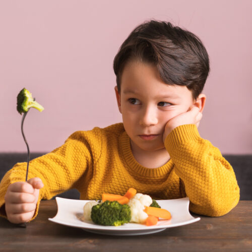 Mealtimes can be tough when your child is autistic or has ADHD. Here are 5 tips to try