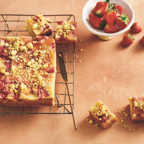 Apple and berry crumble cake