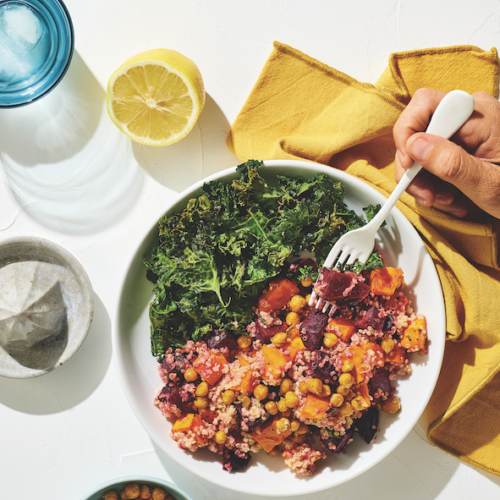 Coconut quinoa with pumpkin and kale crisps